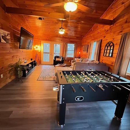 Smokey Mountain Retreat, New Hot Tub, Game Room, Sleeps 8!-2